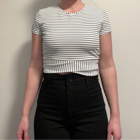 Dynamite Tops - Dynamite black and white striped crop top, size large